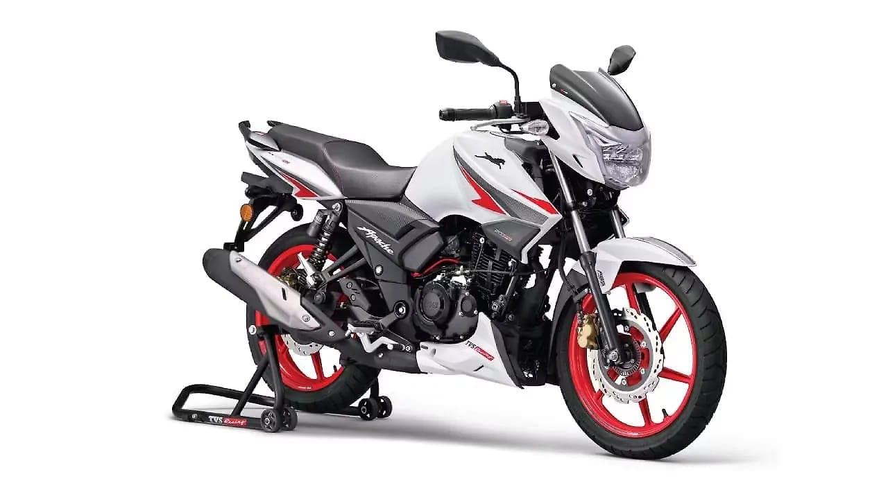 TVS Apache RTR 160 right front three-quarter view