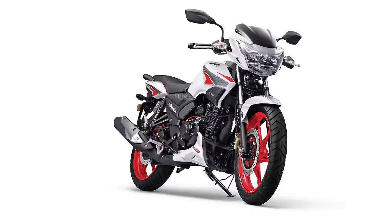 TVS Apache RTR 160 right front three-quarter view
