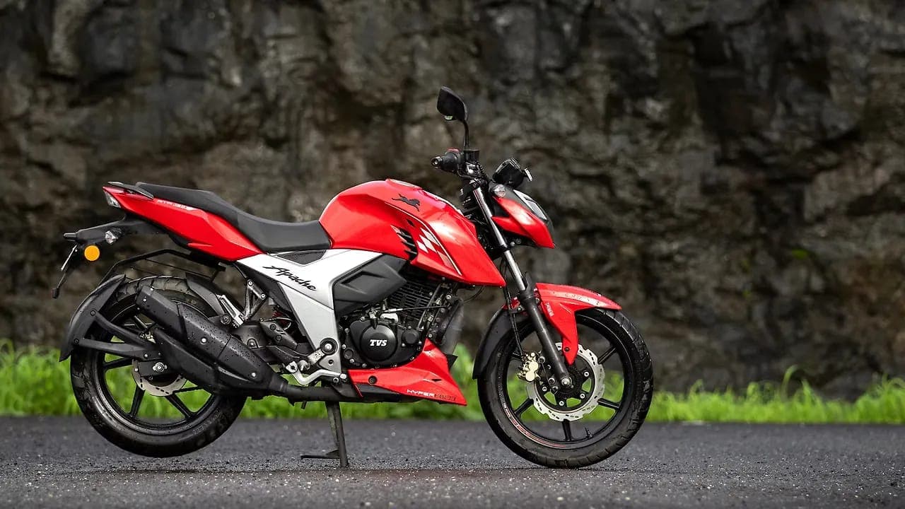 TVS Apache RTR 160 4V right side view