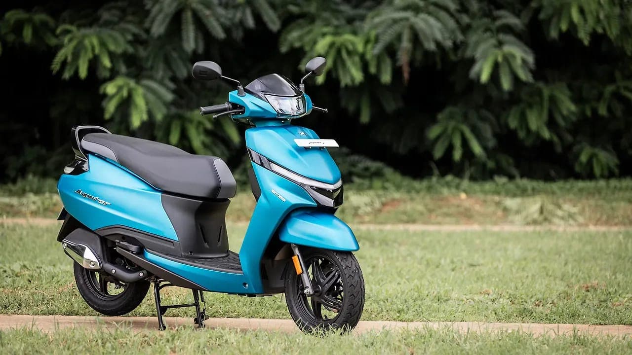 TVS Jupiter 110 right front three-quarter view