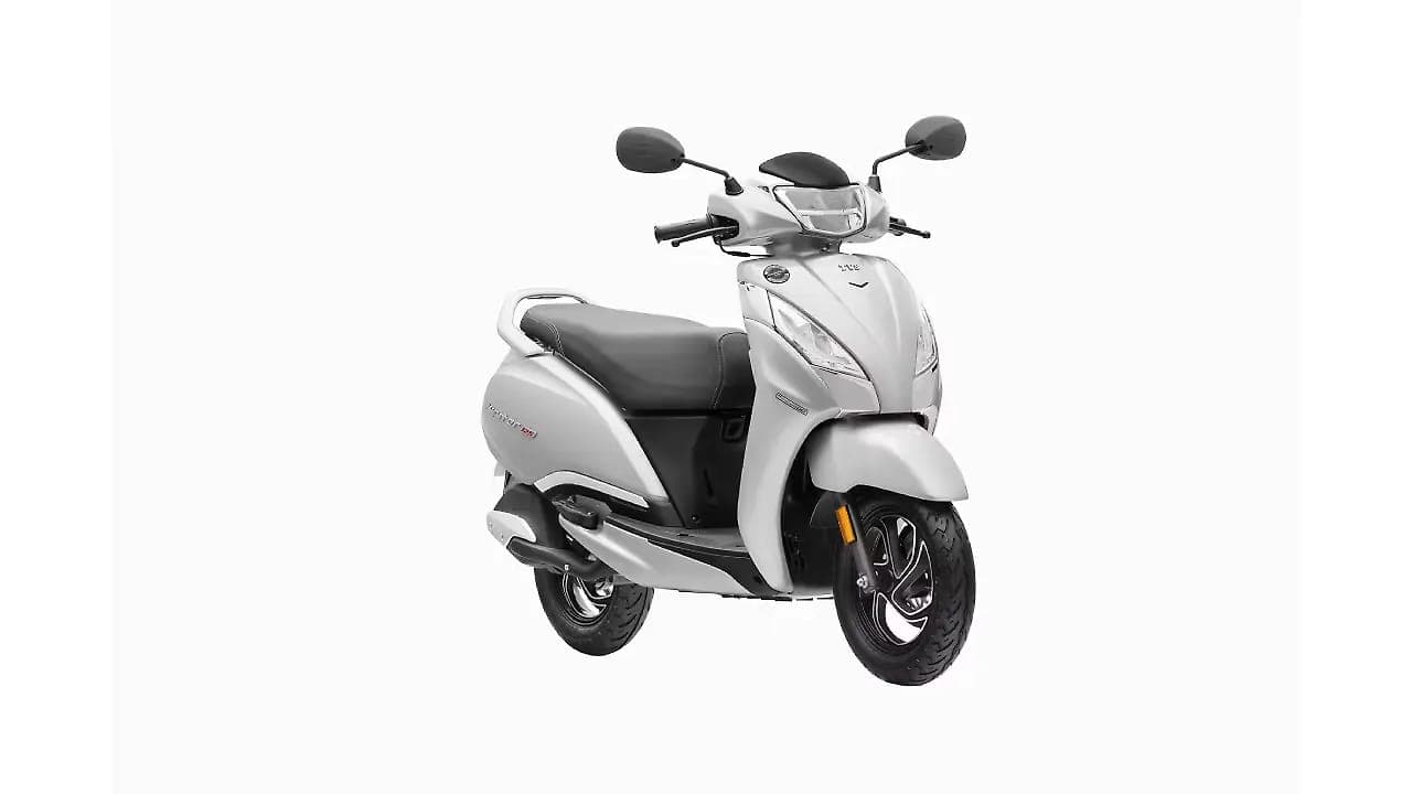 TVS Jupiter 125 right front three-quarter view