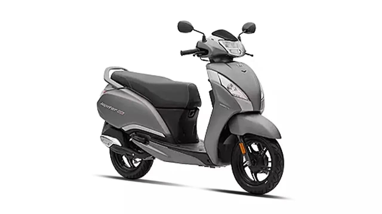 TVS Jupiter 125 right front three-quarter view
