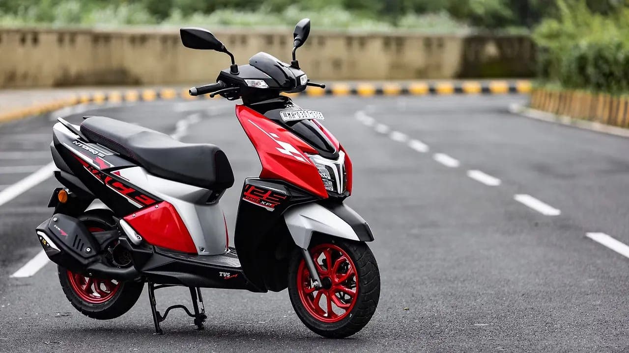 TVS Ntorq 125 right front three-quarter view