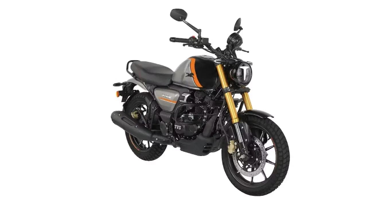 TVS Ronin 225 right front three-quarter view