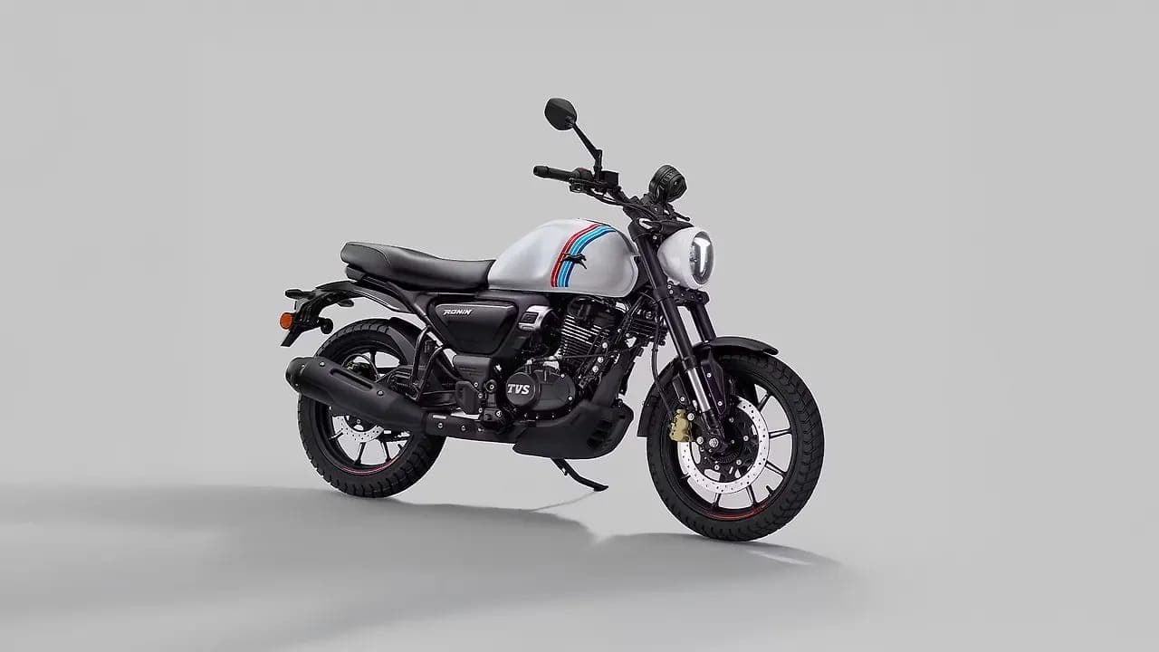 TVS Ronin 225 right front three-quarter view