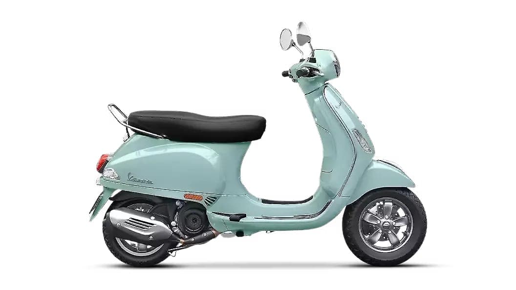 Vespa 125 right side view