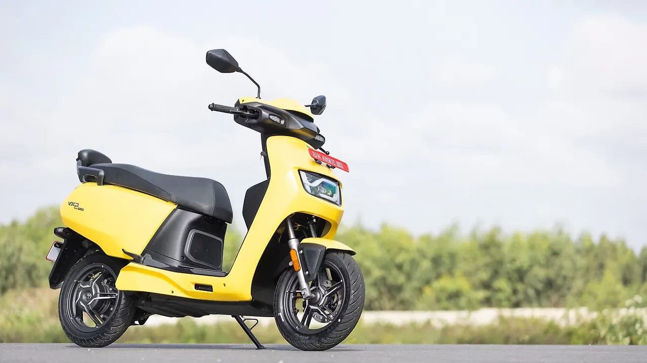 Vida VX2 right front three-quarter view
