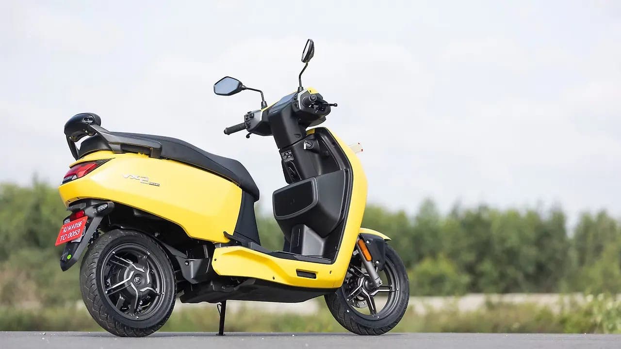 Vida VX2 right rear three-quarter view