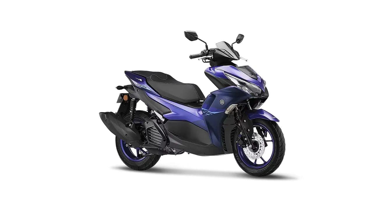 Yamaha Aerox 155 right front three-quarter view