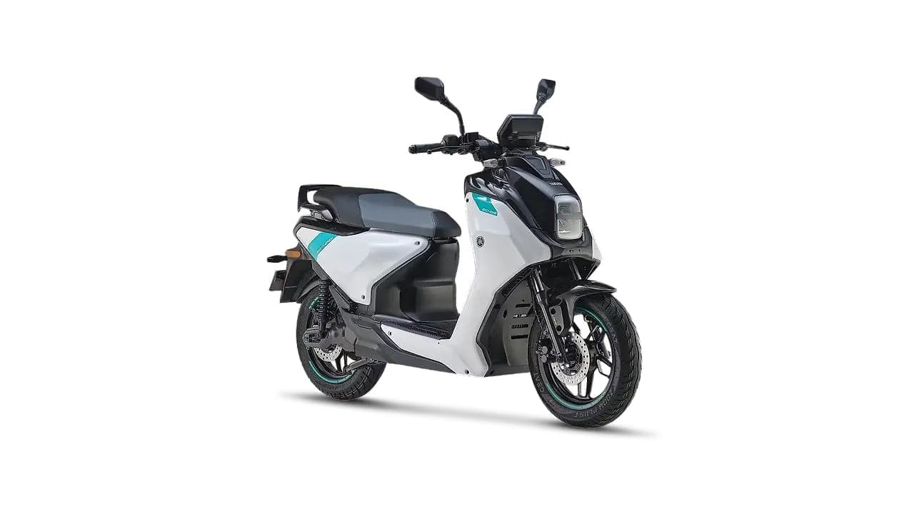 Yamaha EC 06 right front three-quarter view