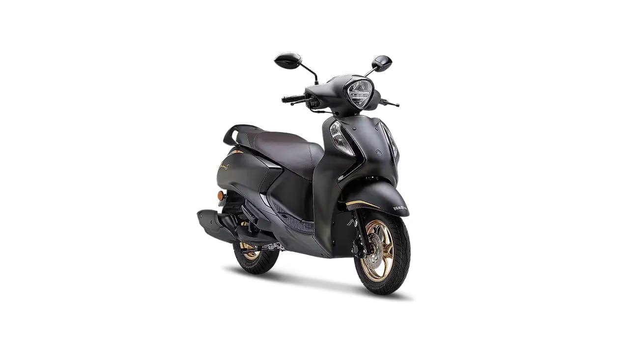 Yamaha Fascino 125 right front three-quarter view