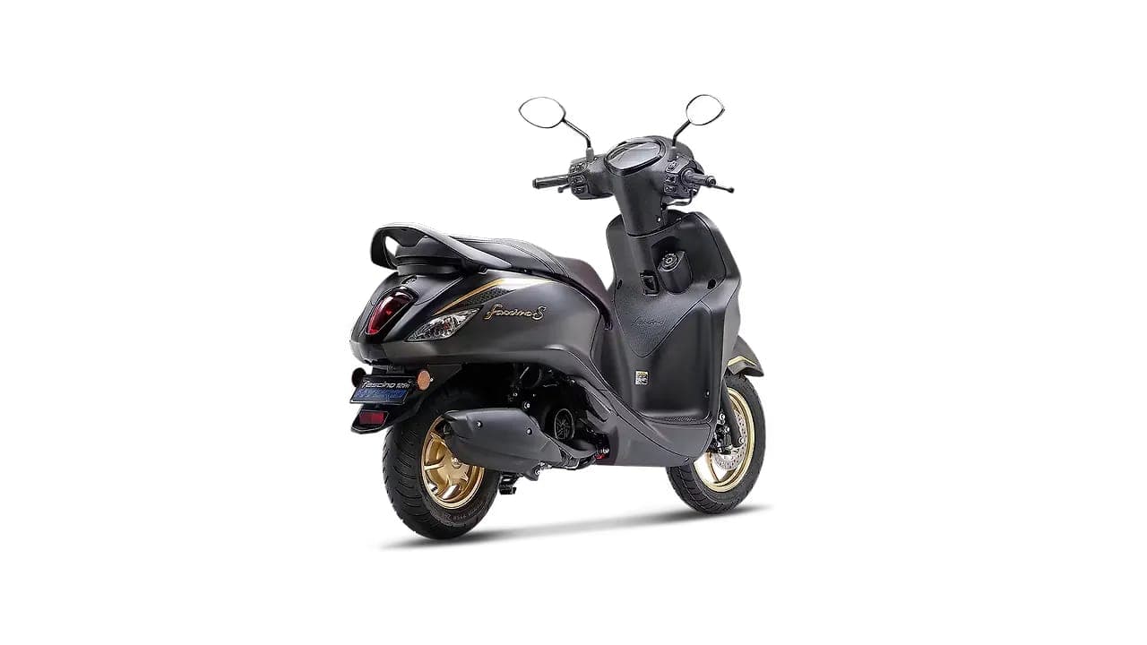 Yamaha Fascino 125 right rear three-quarter view