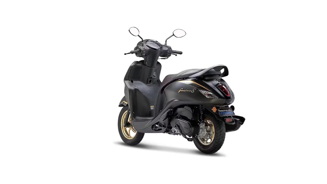 Yamaha Fascino 125 left rear three-quarter view