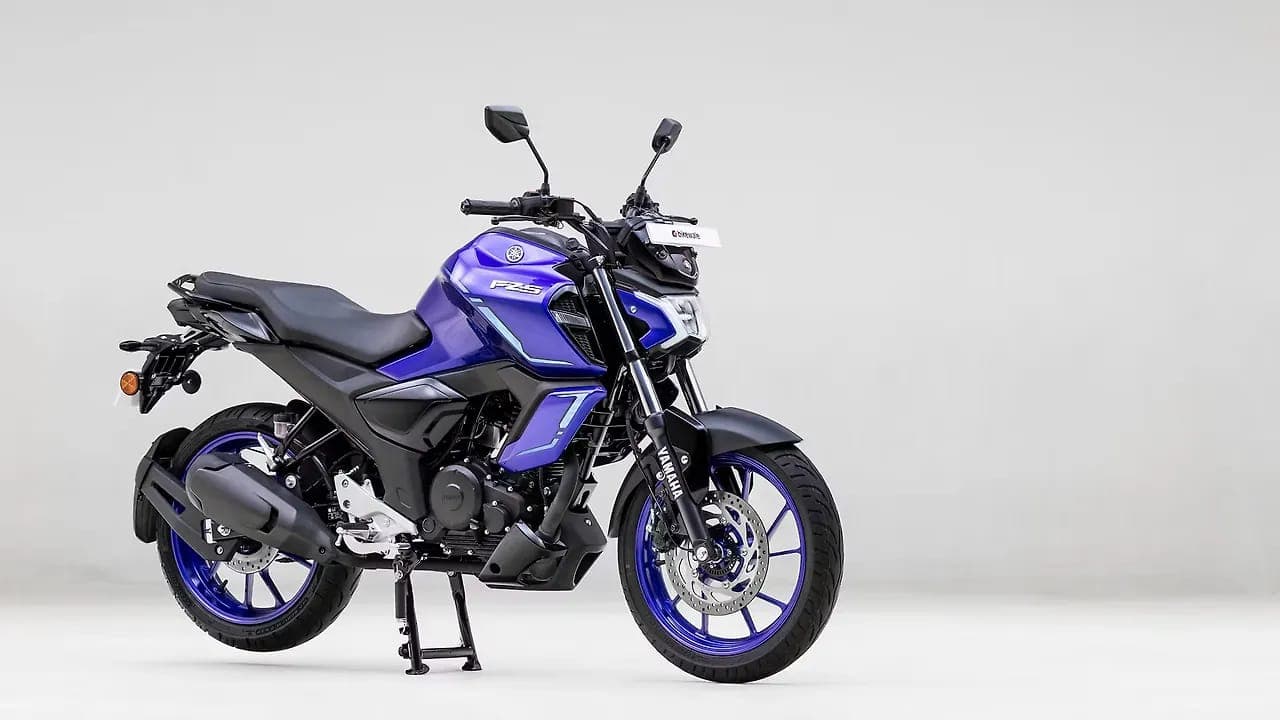 Yamaha FZ S Hybrid right front three-quarter view