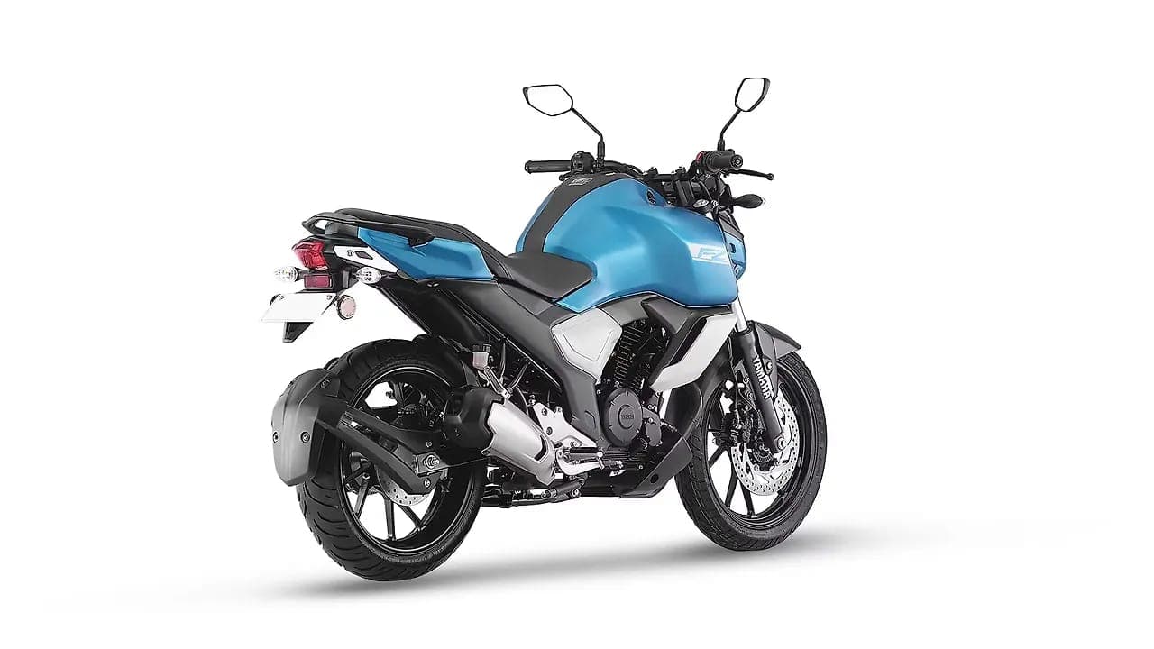 Yamaha FZ V3 right rear three-quarter view