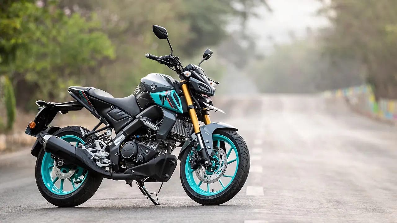 Yamaha MT-15 V2 mt right front three-quarter view