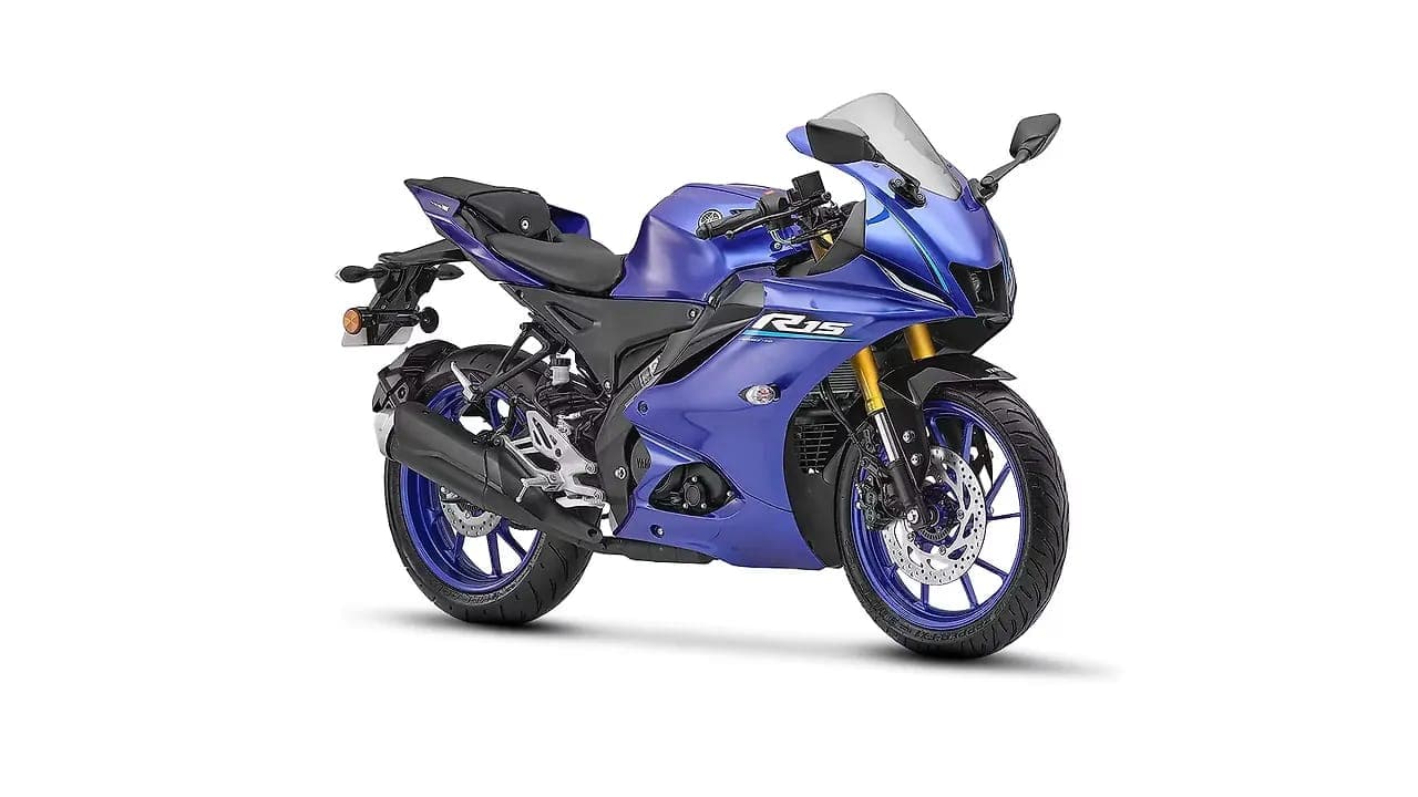Yamaha R15 V4 right front three-quarter view