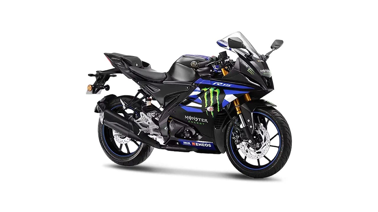 Yamaha R15 V4 right front three-quarter view