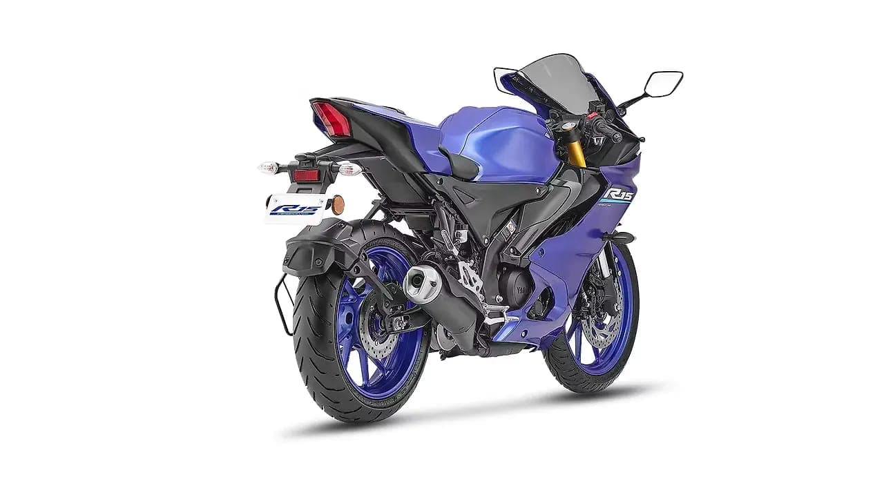 Yamaha R15 V4 right rear three-quarter view