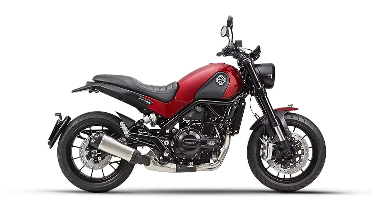 Benelli Leoncino 500 right side view